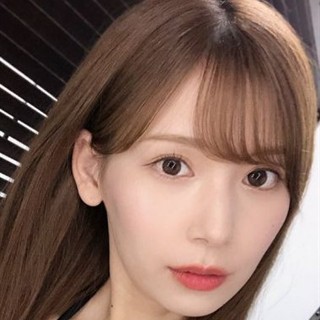 Tsumugi Akari profile portrait
