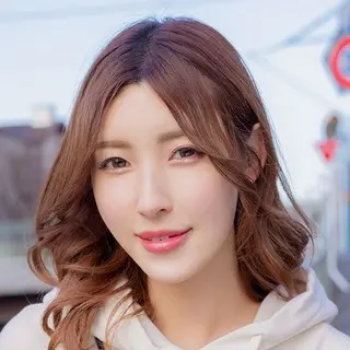 Kana Morisawa profile portrait